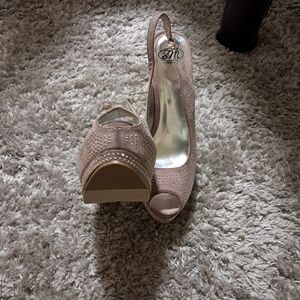 Elegant Peep-Toe Slingback Heels